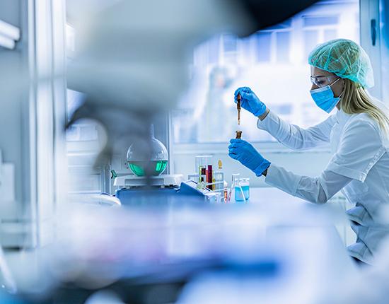 Practice_Biotechnology Scientist in lab